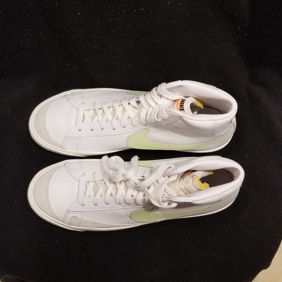 NIKE W BLAZER MID '77 Women's Size 11.5 / Men's Size 10 - Picture 2 of 5